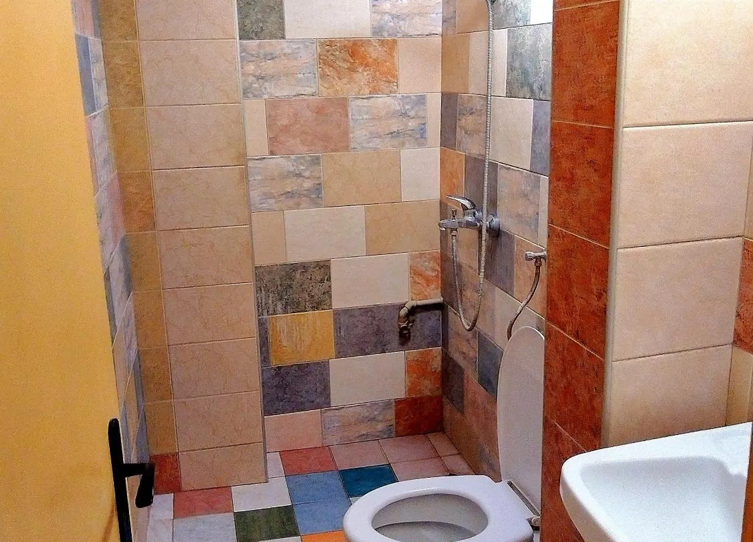 Low Budget Apartment With Breakfast #4 فارنا