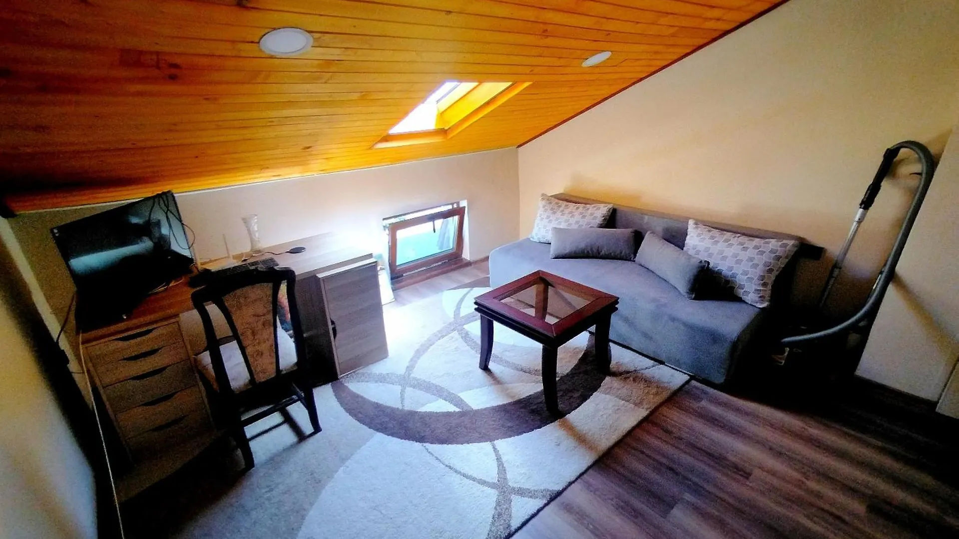 Low Budget Apartment With Breakfast #4 فارنا